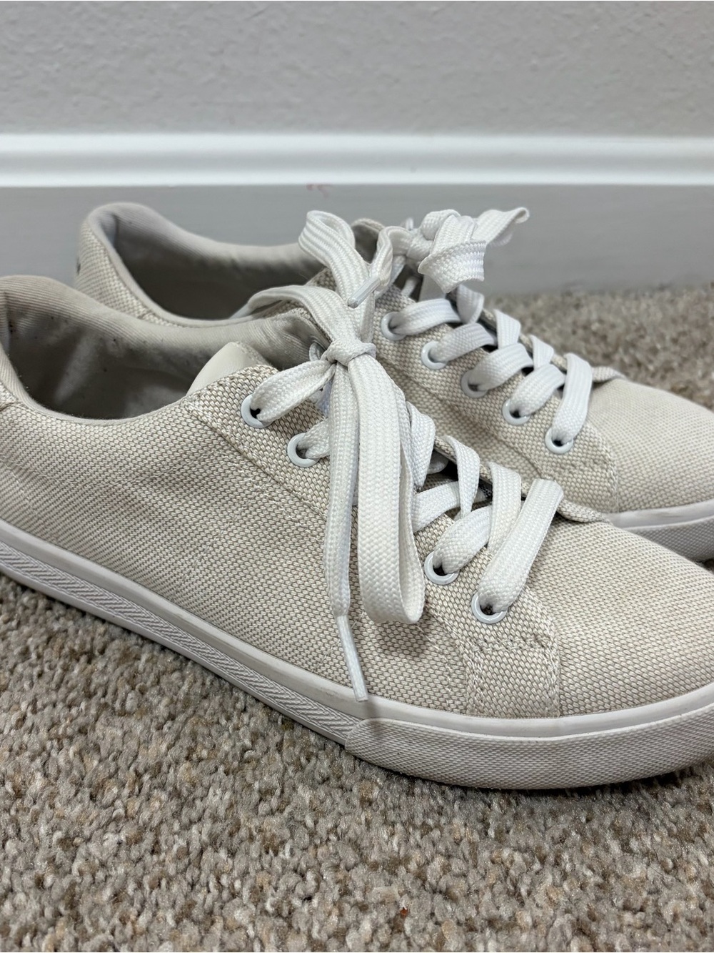 Tommy Hilfiger Casual Canvas Lace-Up Sneakers in Off-White